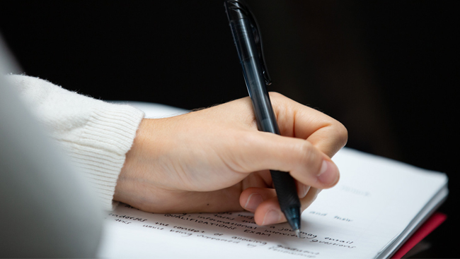 Attendee taking notes at professional development workshop during Neuroscience 2018