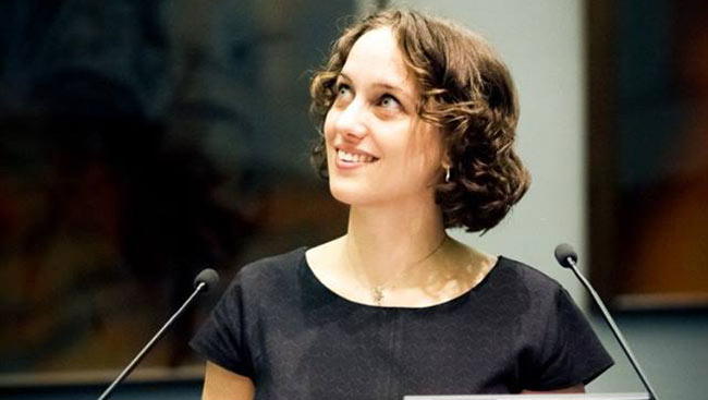 Flora Vanlangendonck defends her PhD thesis. 