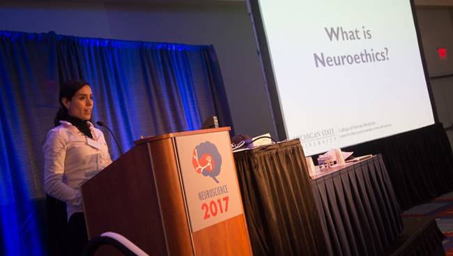 Laura Cabrera presenting during Short Course 3 at Neuroscience 2017