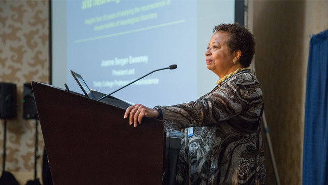 Joanne Berger-Sweeney talks at Neuroscience 2016