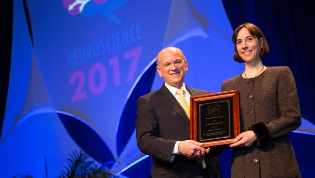 Karen Ersche receiving the Jacob P. Waletzky Award in 2017.